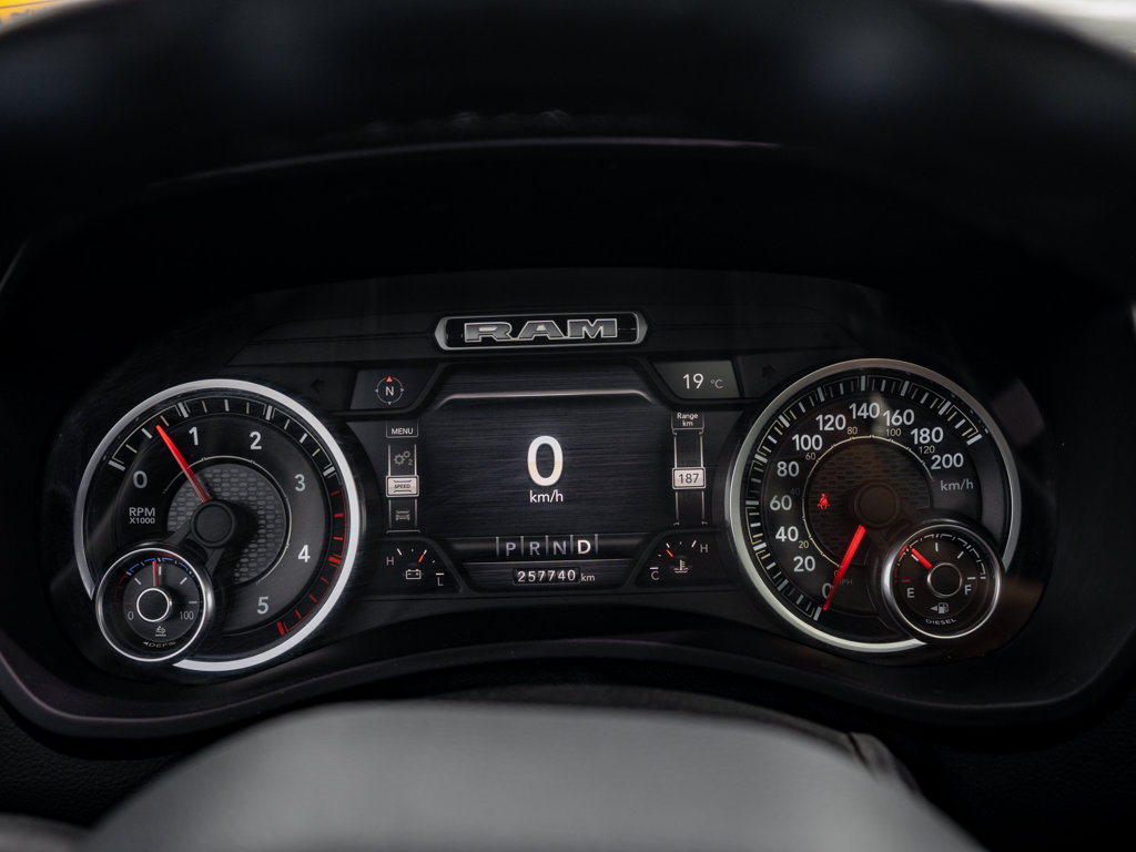 Used 2019 Ram 2500 Big Horn Big Horn 4x4 Crew Cab 8' Box for sale online - Ontario Approved