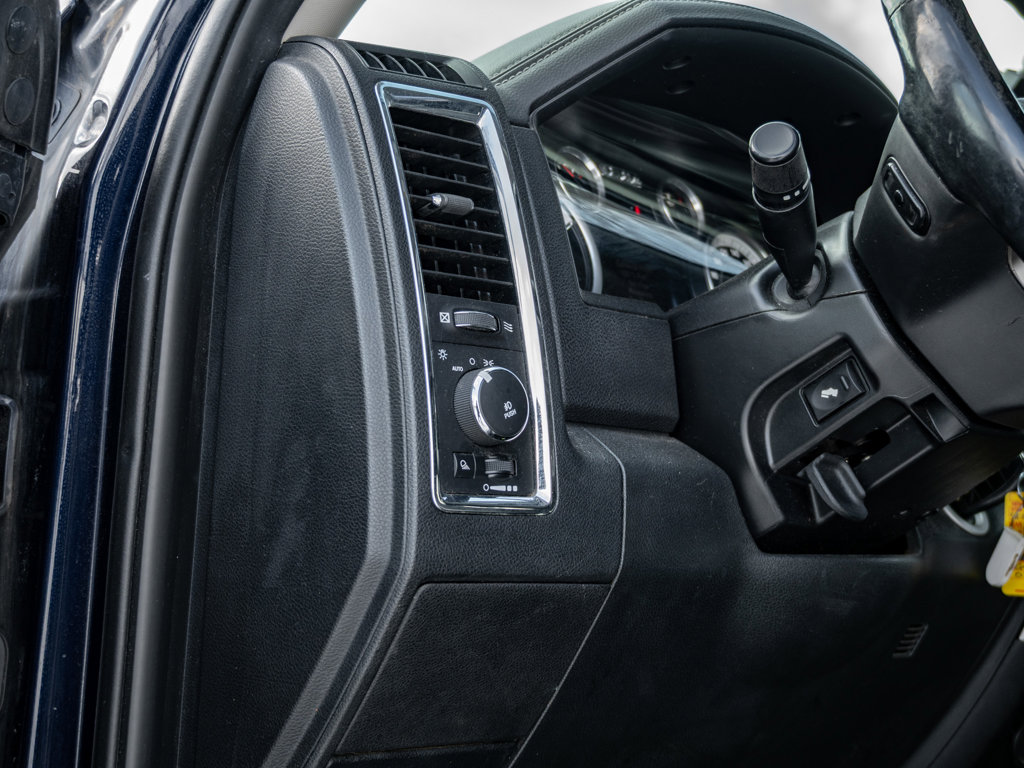 Used 2016 Ram 1500 Laramie 4WD Crew Cab 140.5 Laramie for sale online - Ontario Approved