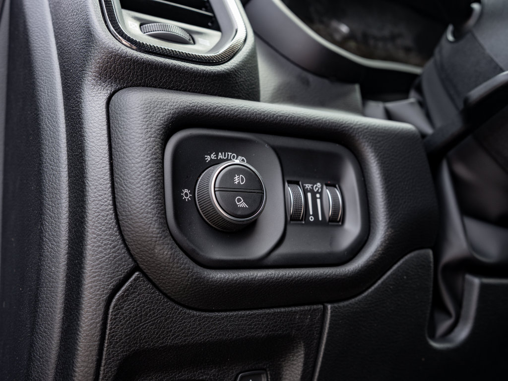 Used 2026 Ram 1500 Sport Sport 4x4 Crew Cab 5'7 Box for sale online - Ontario Approved
